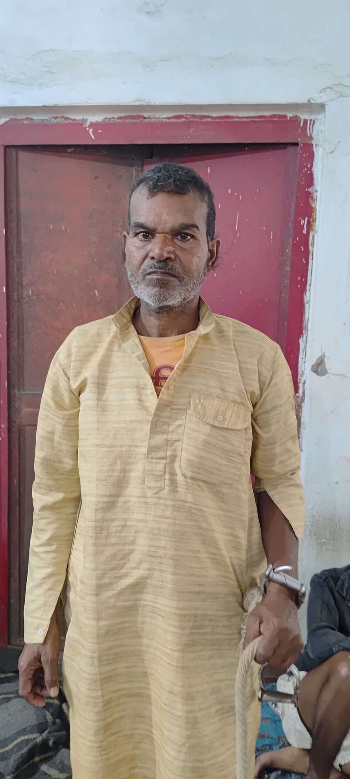 बौरई से चार लीटर महुआ शराब के साथ धंधेबाज गिरफ्तार