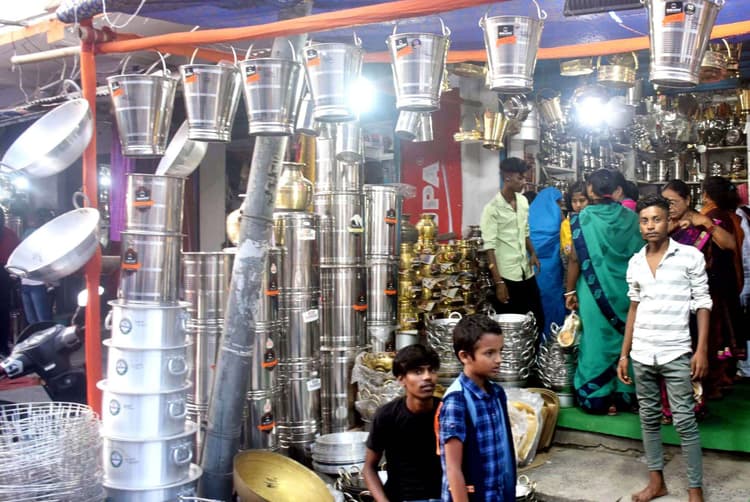 जीएसटी की दरों में कटौती से धनतेरस पर कारोबारियो को है धनवर्षा की उम्मीद