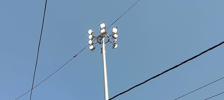 दिनभर जल रही स्ट्रीट लाइटें, बिजली बर्बादी पर नगर प्रशासन की चुप्पी