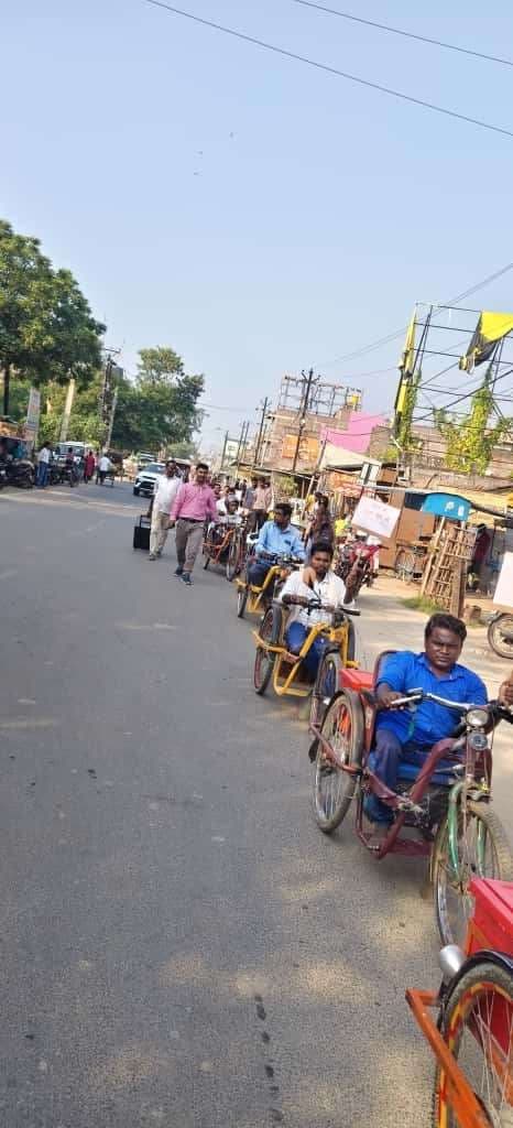 दिव्यांगों ने मतदाताओं को जागरूक करने के लिए निकाली ट्राई साइकिल रैली