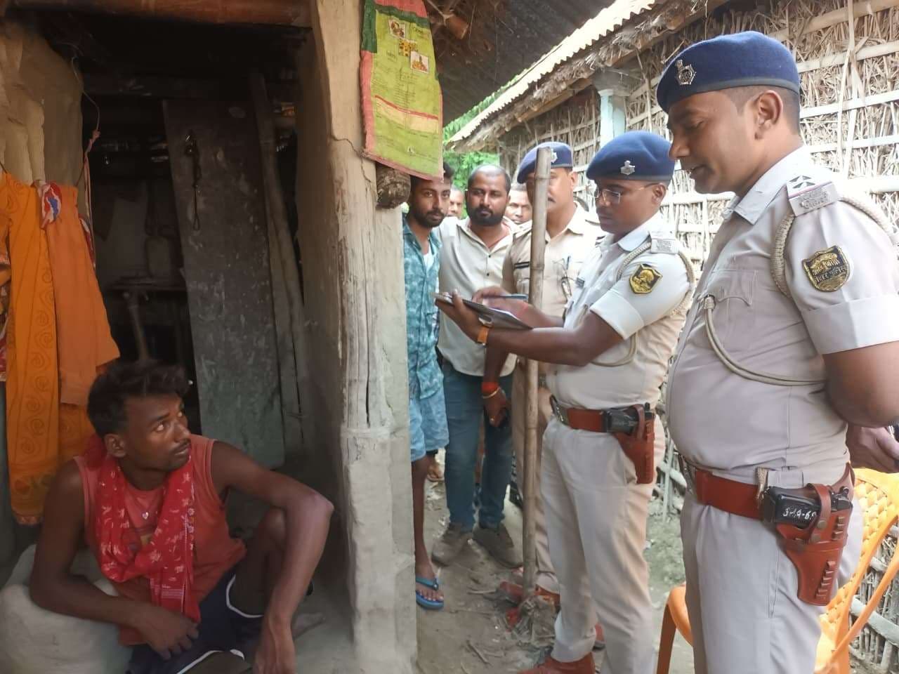 पति को मिठाई लाने भेज फंदे से झूल गयी विवाहिता, मौत