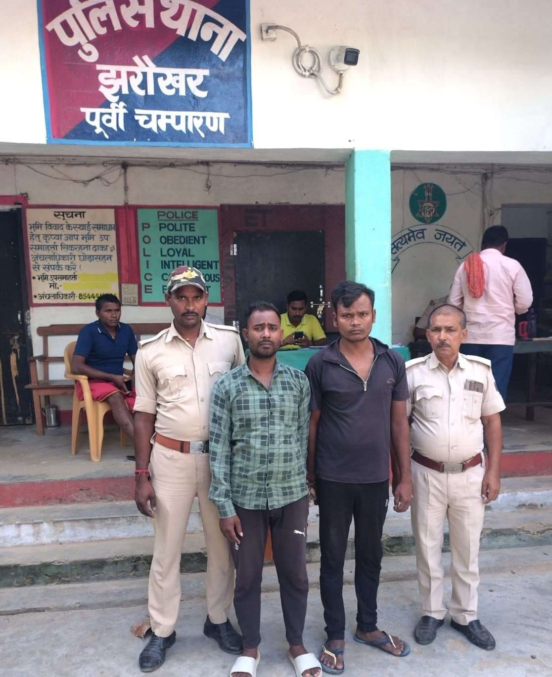 Motihari: चोरी की बाइक के साथ दो चोर गिरफ्तार