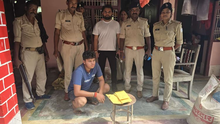 स्मैक व नगदी के साथ तस्कर गिरफ्तार