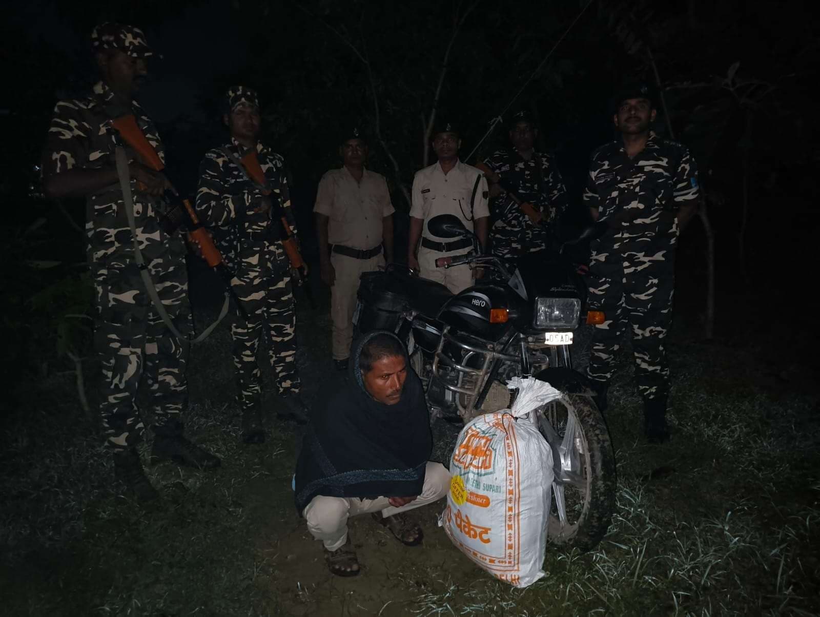 Motihari : एसएसबी एवं पुलिस की संयुक्त कार्रवाई में 11.65 किलो गांजा जब्त, एक गिरफ्तार