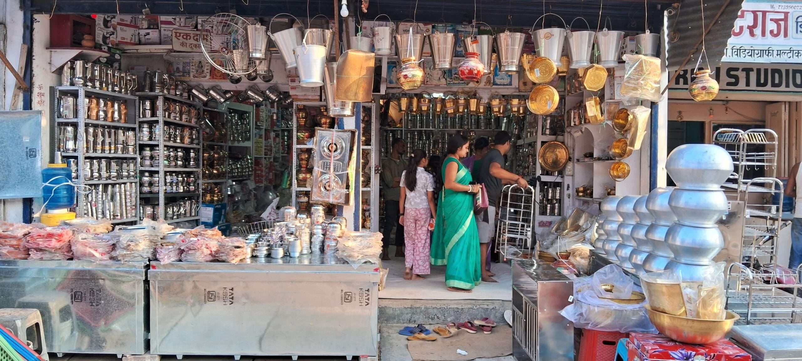 धनतेरस-दीपावली को लेकर दिखने लगा उत्साह, कारोबारियों को करोड़ों की बिक्री की उम्मीद