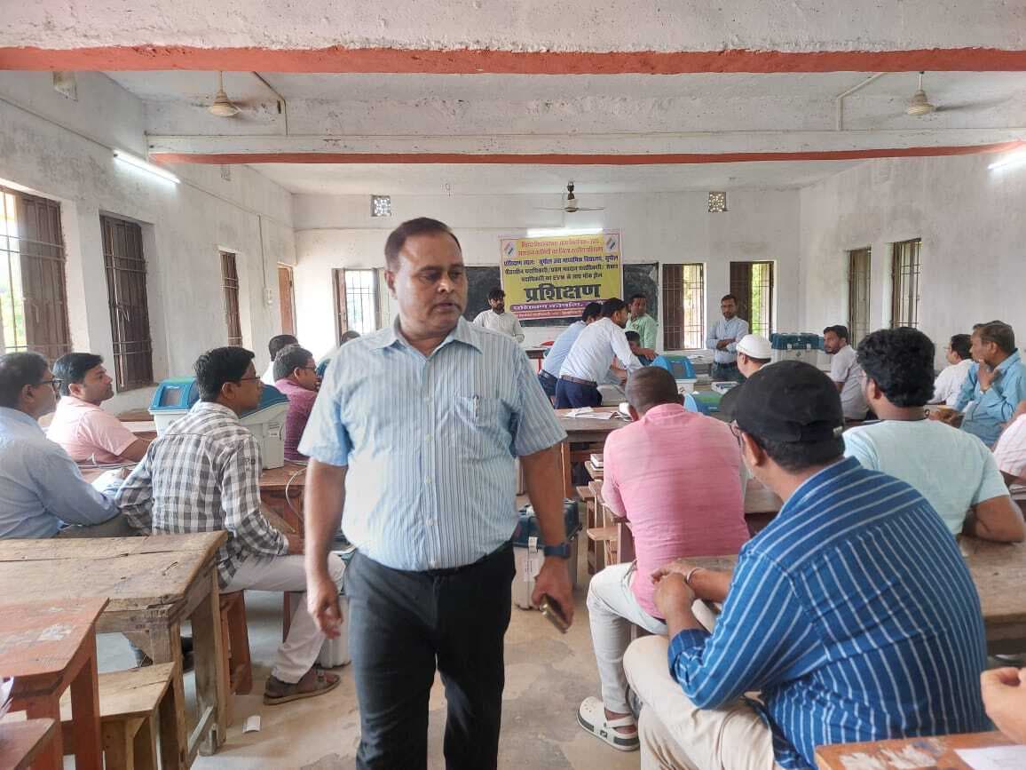 तृतीय मतदान पदाधिकारियों को दिया गया जिला स्तरीय प्रथम प्रशिक्षण
