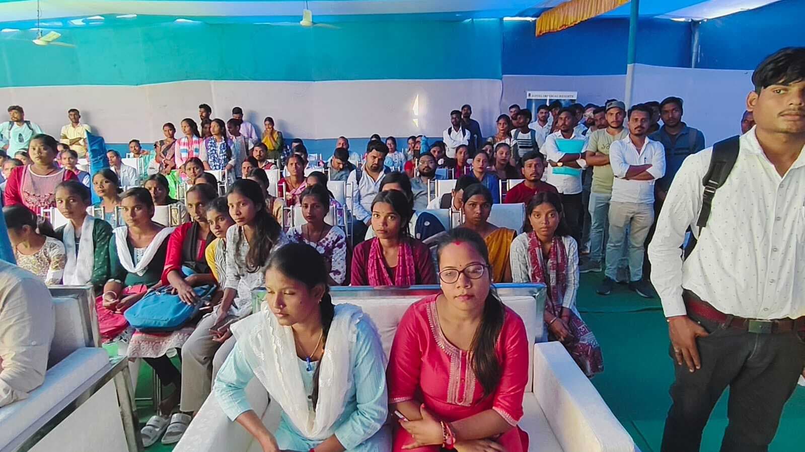 Deoghar news : रोजगार मेला में 88 शार्टलिस्ट हुए व 17 को मिला ऑन-द-स्पॉट ऑफर लेटर