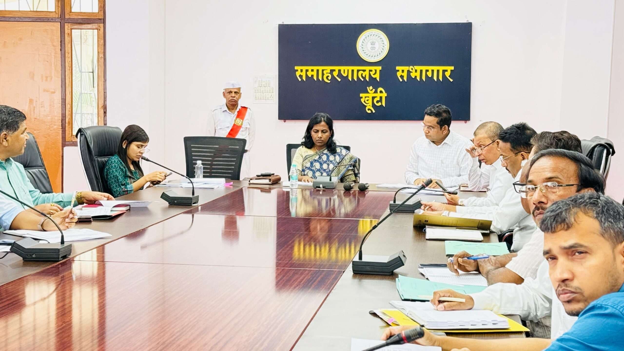 उपायुक्त ने राजस्व संग्रहण की समीक्षा की