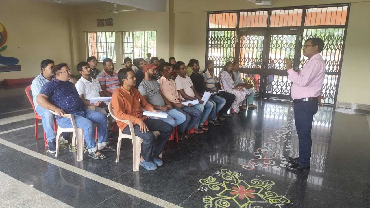 स्कूल की शैक्षणिक गतिविधियों से अवगत हुए अभिभावक