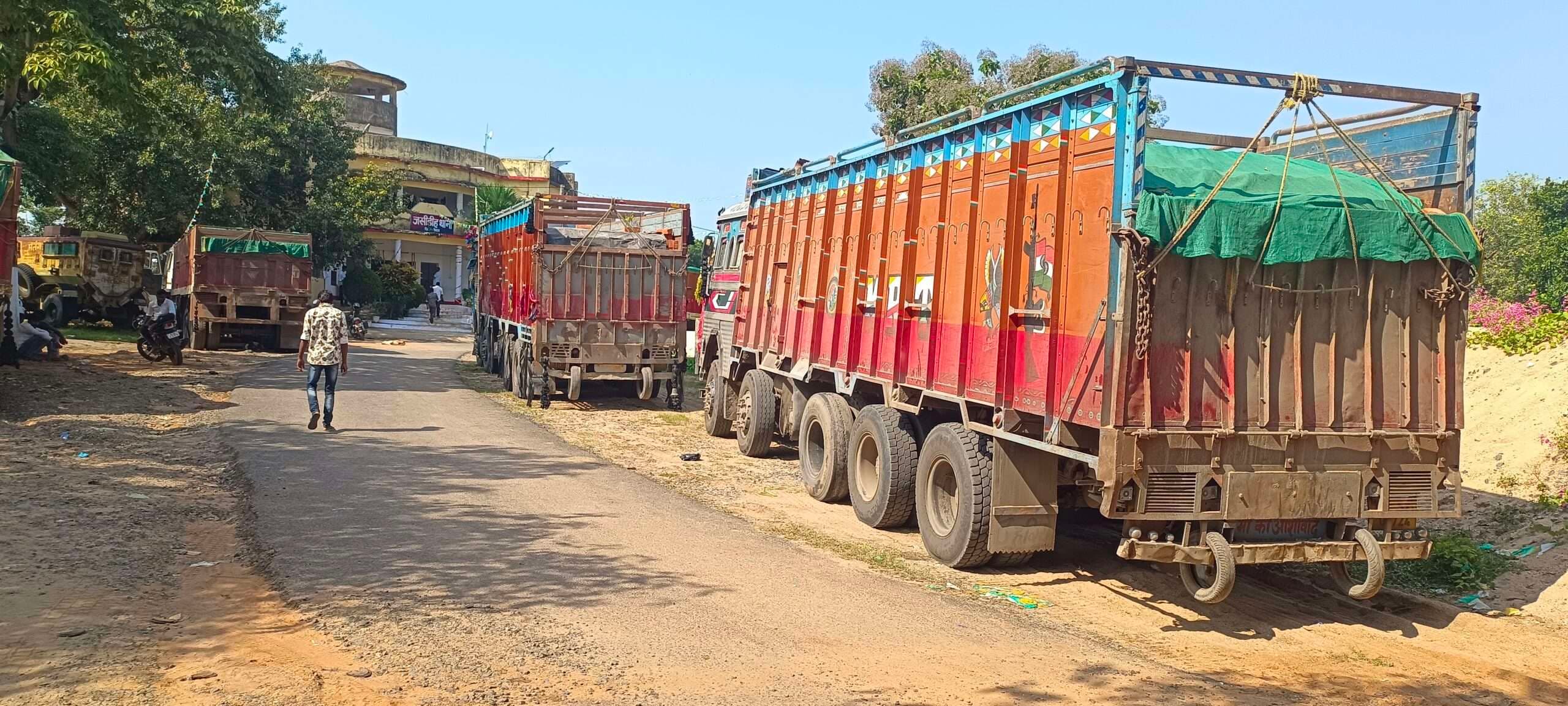 Deoghar news : आरटीए ने चलाया वाहन जांच अभियान, ओवरलोड तीन हाइवा व दो ट्रक पकड़े