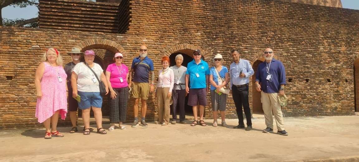 सात देशों के 13 विदेशी पर्यटकों ने किया ऐतिहासिक धरोहर का भ्रमण