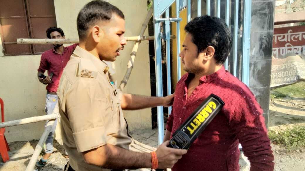 आदर्श आचार संहिता, अति संवेदनशील बूथों की पहचान में रखें पारदर्शिता: डीएम