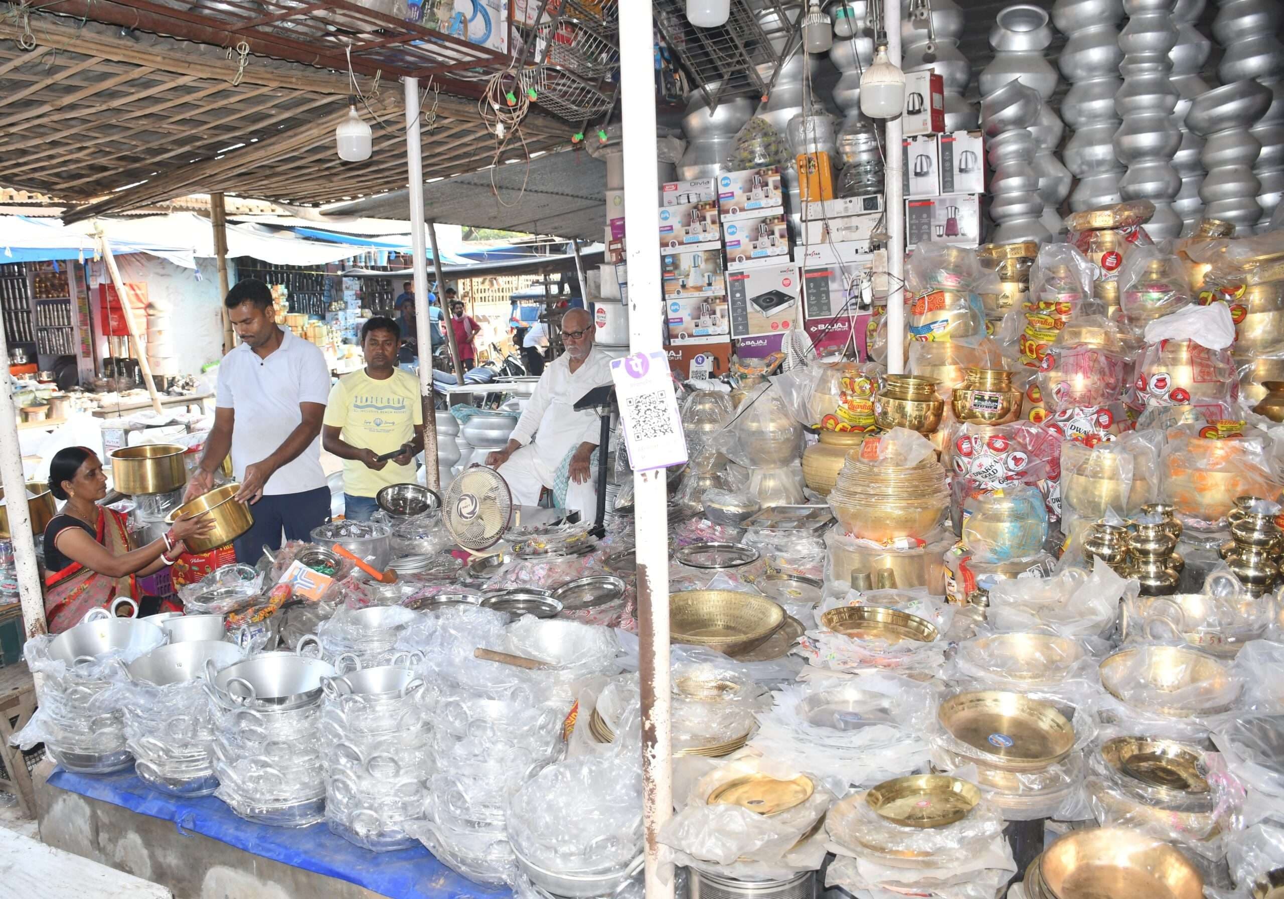 Bokaro news : धनतेरस के ले चास-बोकारो में सजा बर्तनों का बाजार