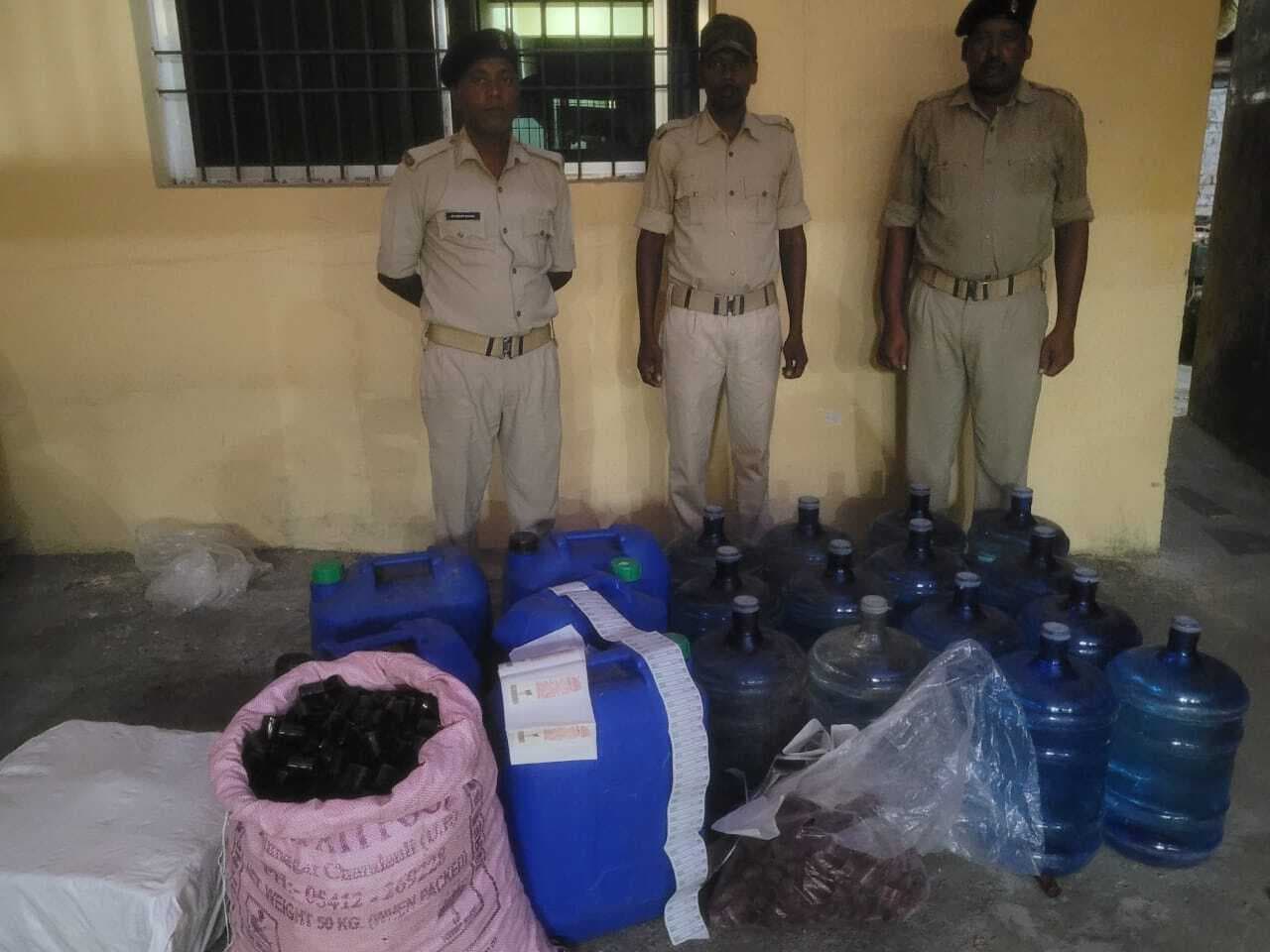 सकलपुर में भारी मात्रा में नकली शराब बमराद