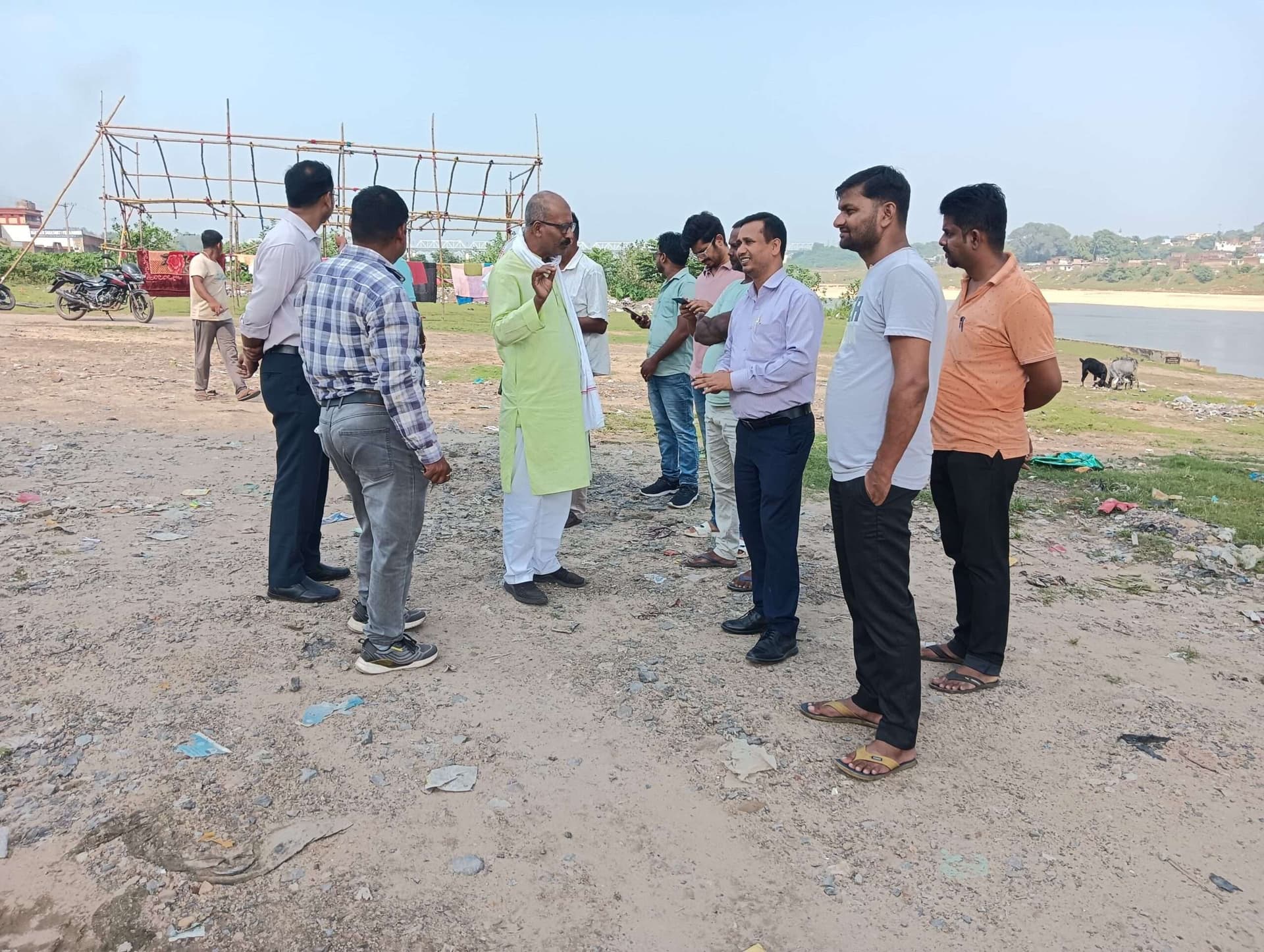Dhanbad News : छठ पर्व को लेकर नप अधिकारियों ने घाटों का किया निरीक्षण