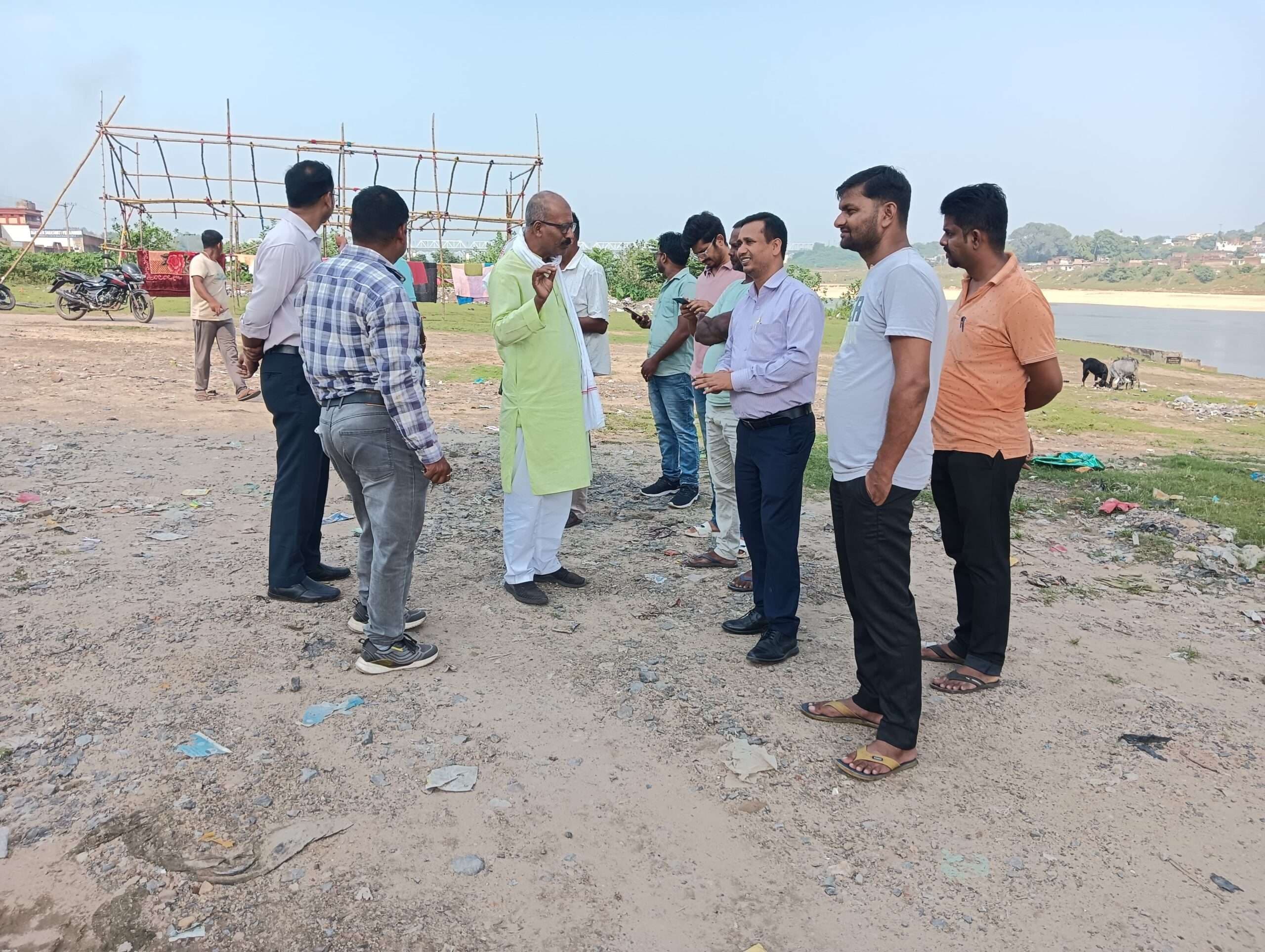 Dhanbad News : छठ पर्व को लेकर नप अधिकारियों ने घाटों का किया निरीक्षण