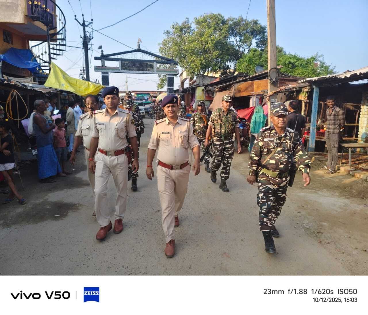 Madhubani News : पुलिस ने गांवों में किया फ्लैग मार्च