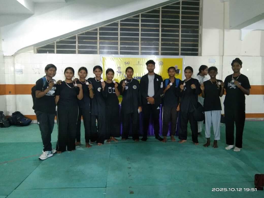 East singhum girls won 10 medal in Pencak Silat league : पेनकैक सिलाट में जिले की बालिका खिलाड़ियों ने जीते दस पदक