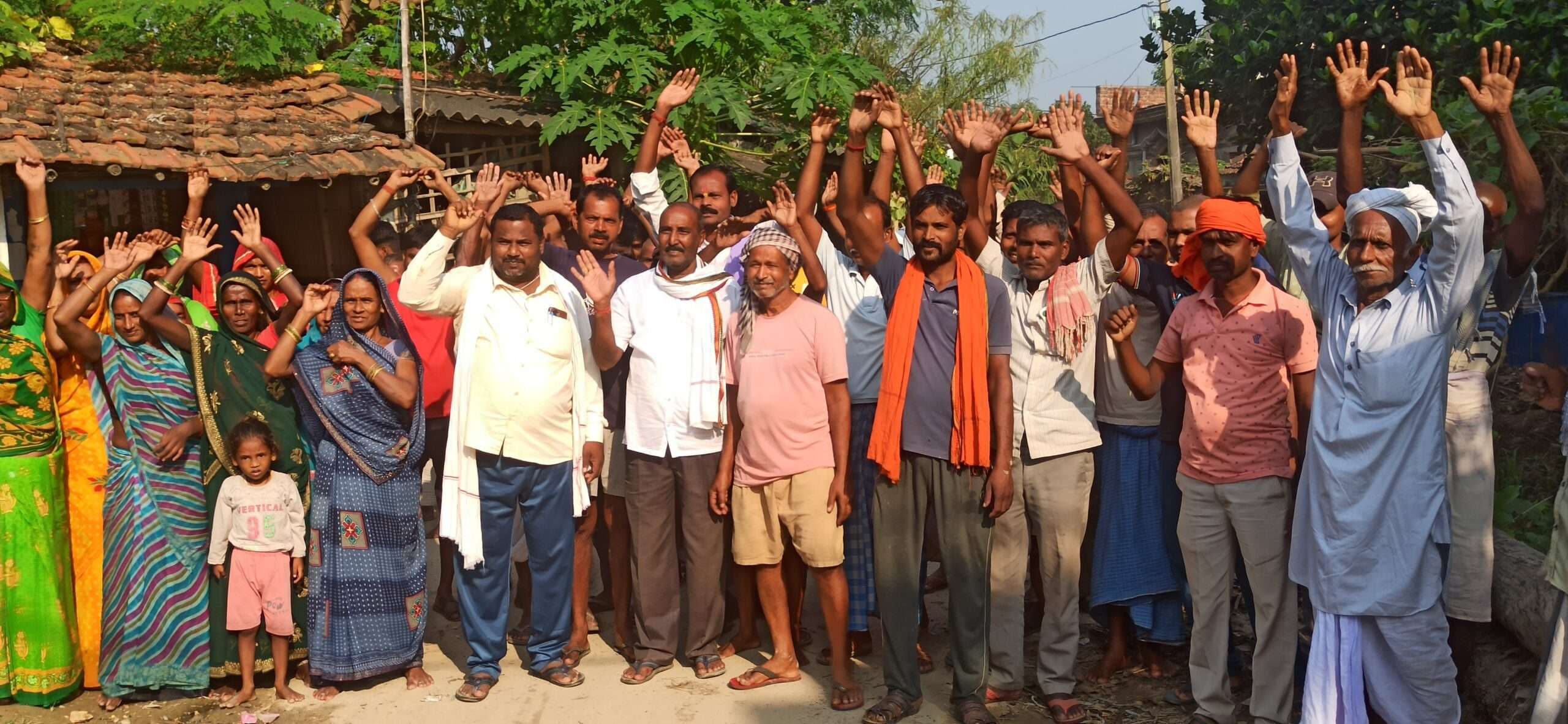 Madhubani News : बेता ककरघट्टी गांव में सड़क निर्माण शुरू नहीं होने पर ग्रामीणों ने किया प्रदर्शन