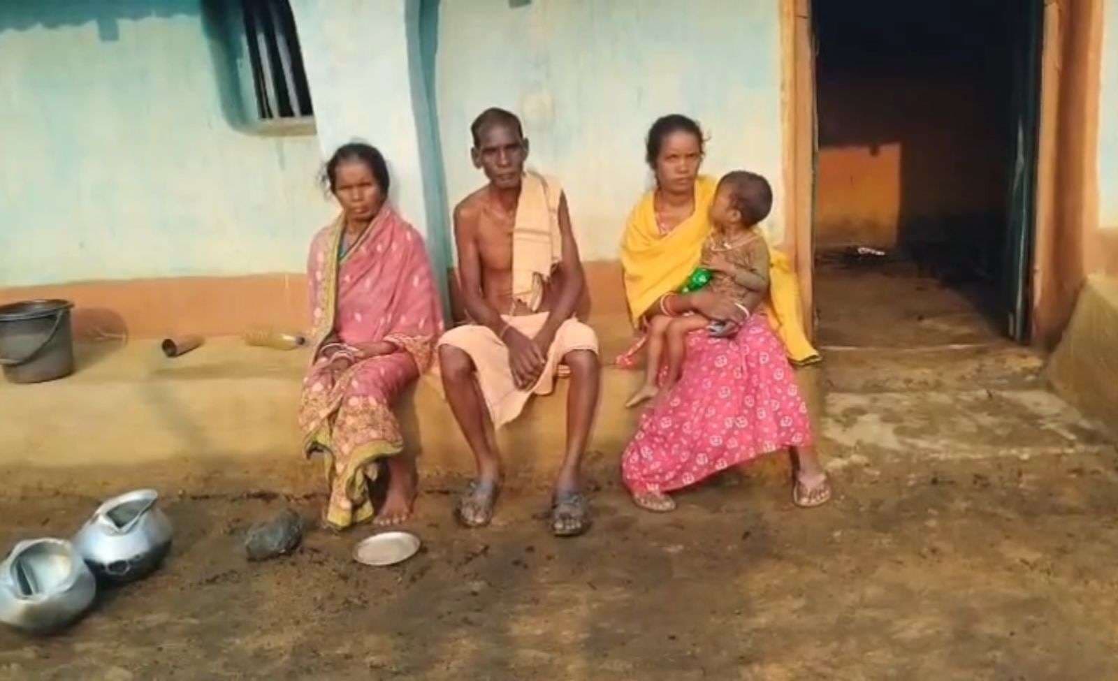 Chaibasa News : सास, पत्नी और बेटी को घर में बंद कर आग लगायी, पड़ोसियों ने बचायी जान