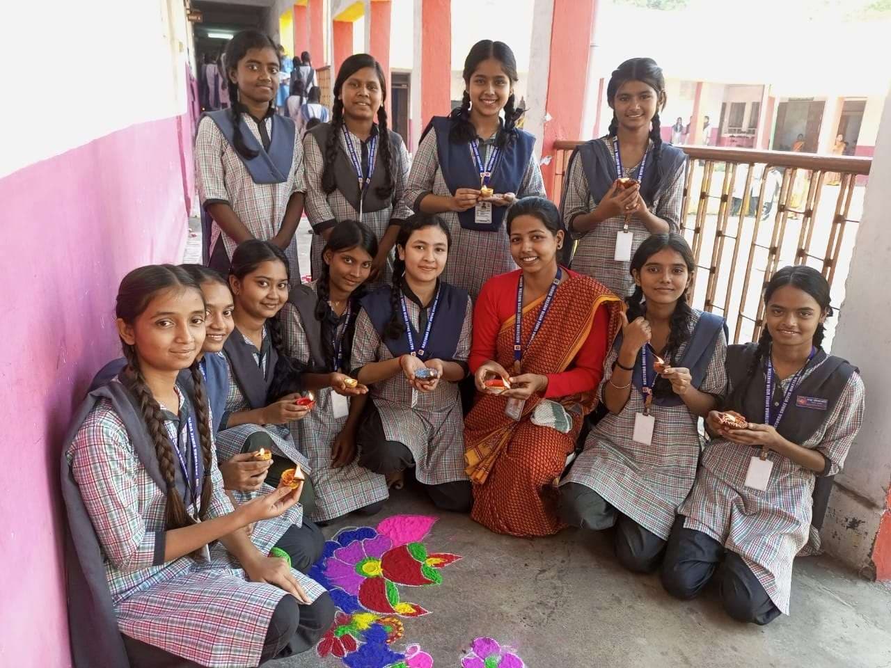 Bokaro News : कस्तूरबा श्री विद्या निकेतन में मना दीपोत्सव