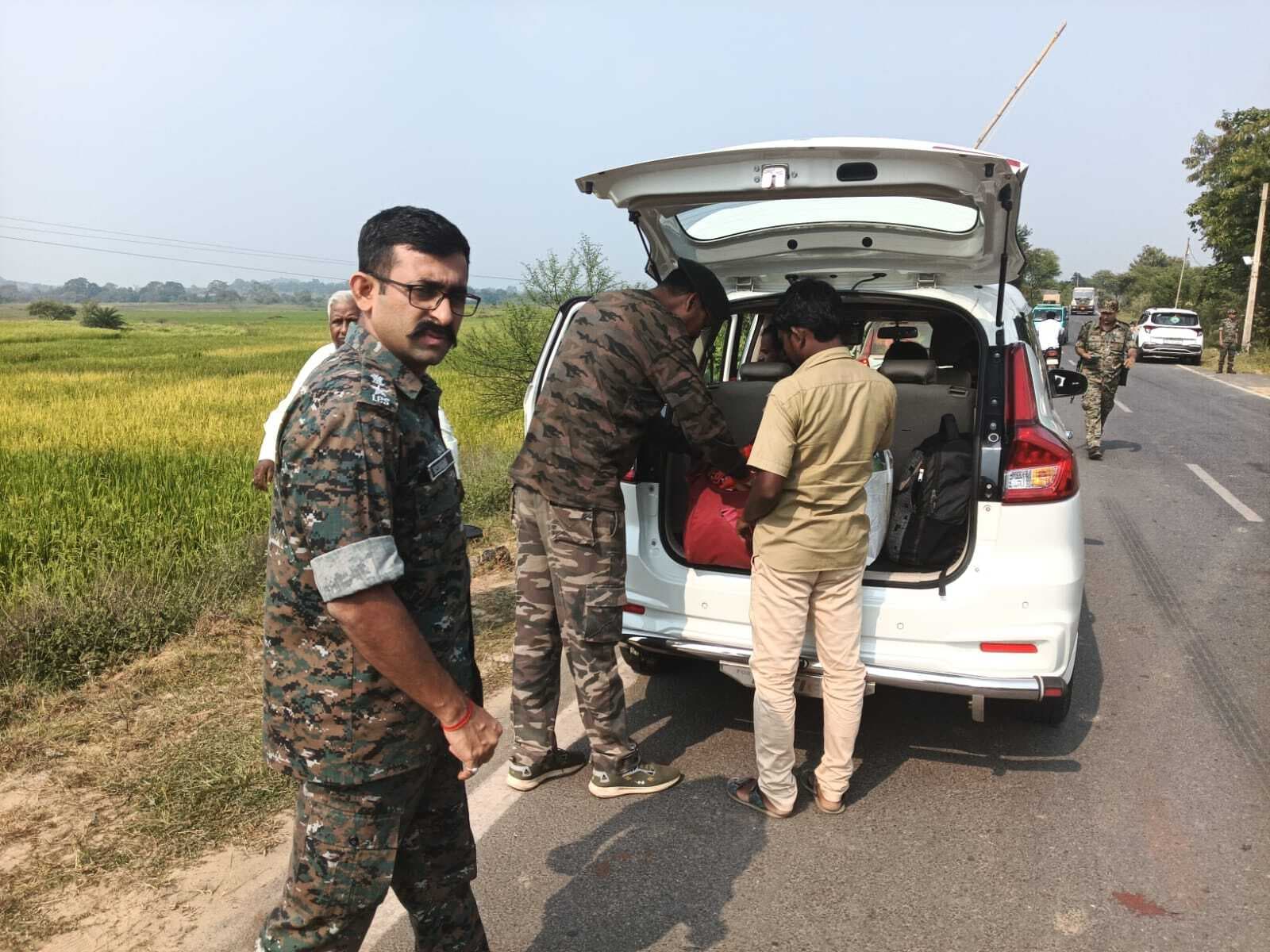 East Singhbhum News : रसूनचोपा में कार से 10.40 लाख रुपये जब्त