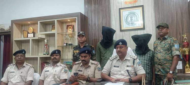 Bokaro News : तार चोरी कर रहे दो लोग गिरफ्तार