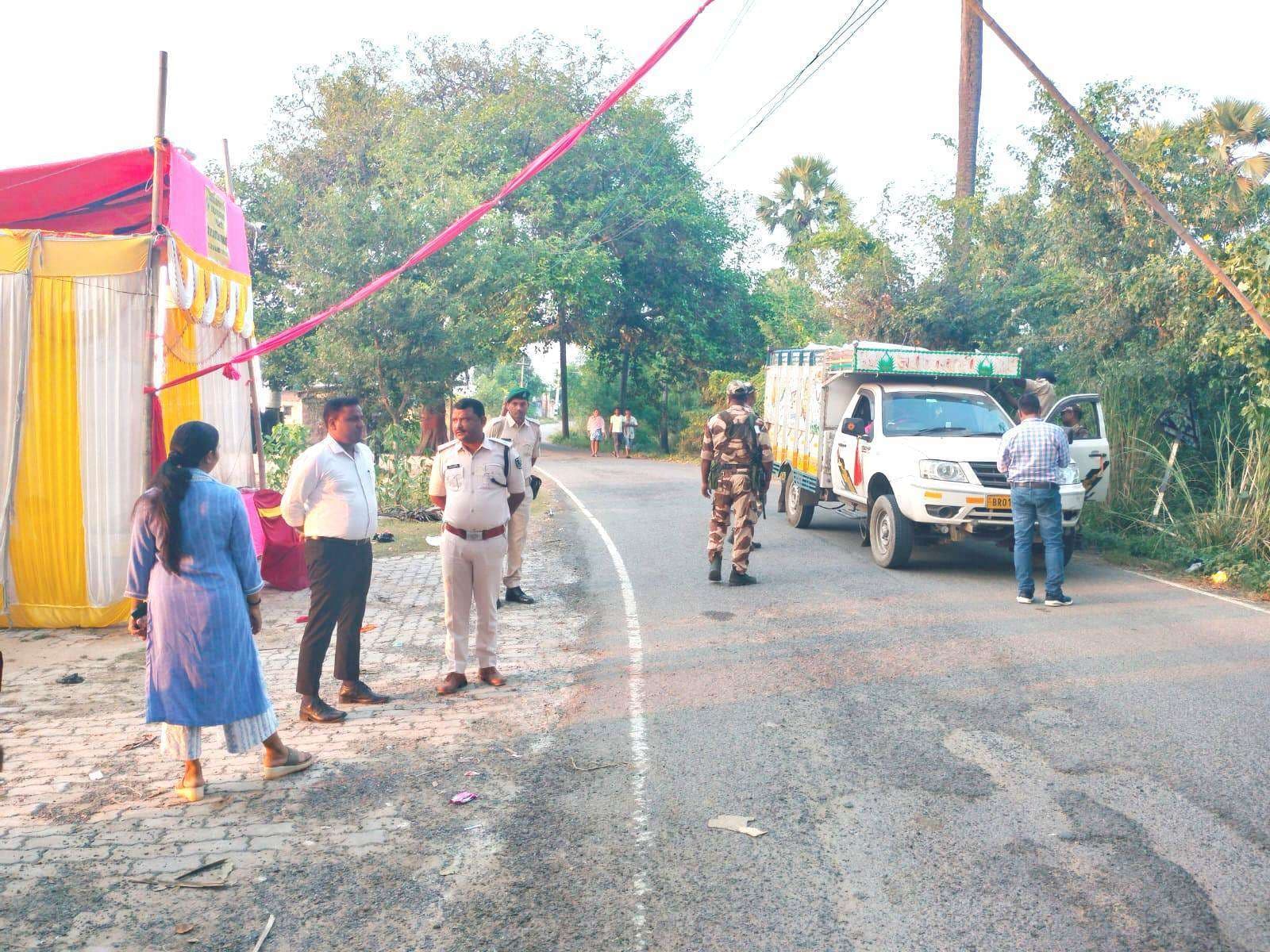 बीडीओ ने बोर्डर एरिया पर लगे बैरियर  का किया निरीक्षण