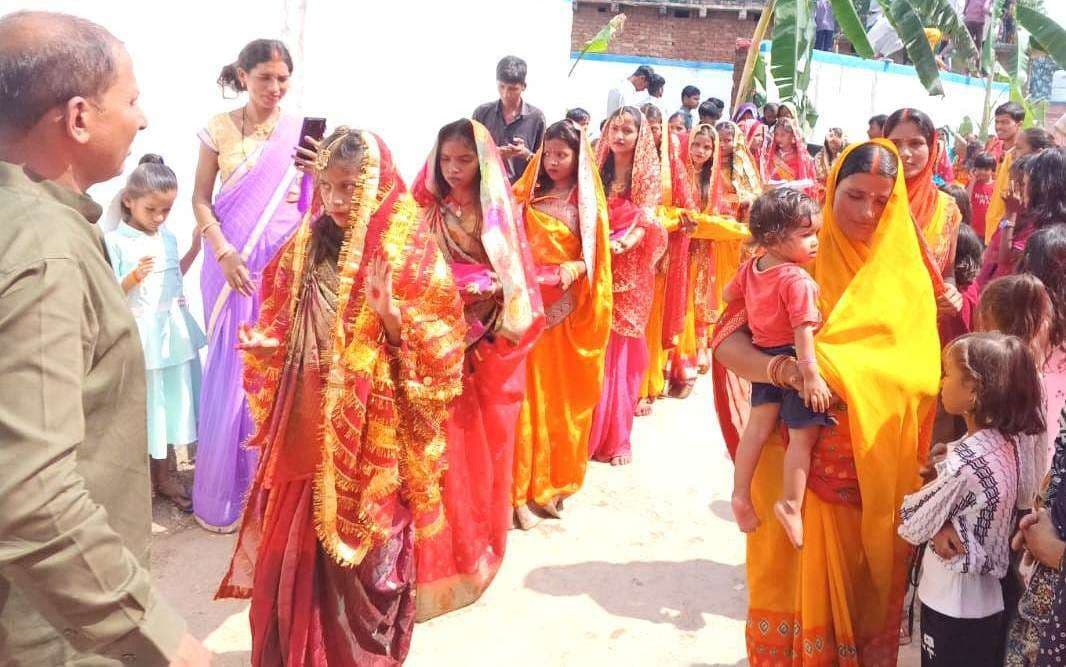 स्कूली बच्चों ने निकाली छठ पर्व  से जुड़ी झांकी, प्रस्तुति से मोहा मन