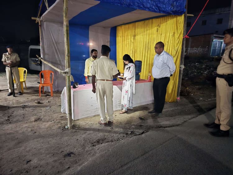 डीडीसी ने खिरियावा मोड़ पर बने चेक पोस्ट का किया निरीक्षण