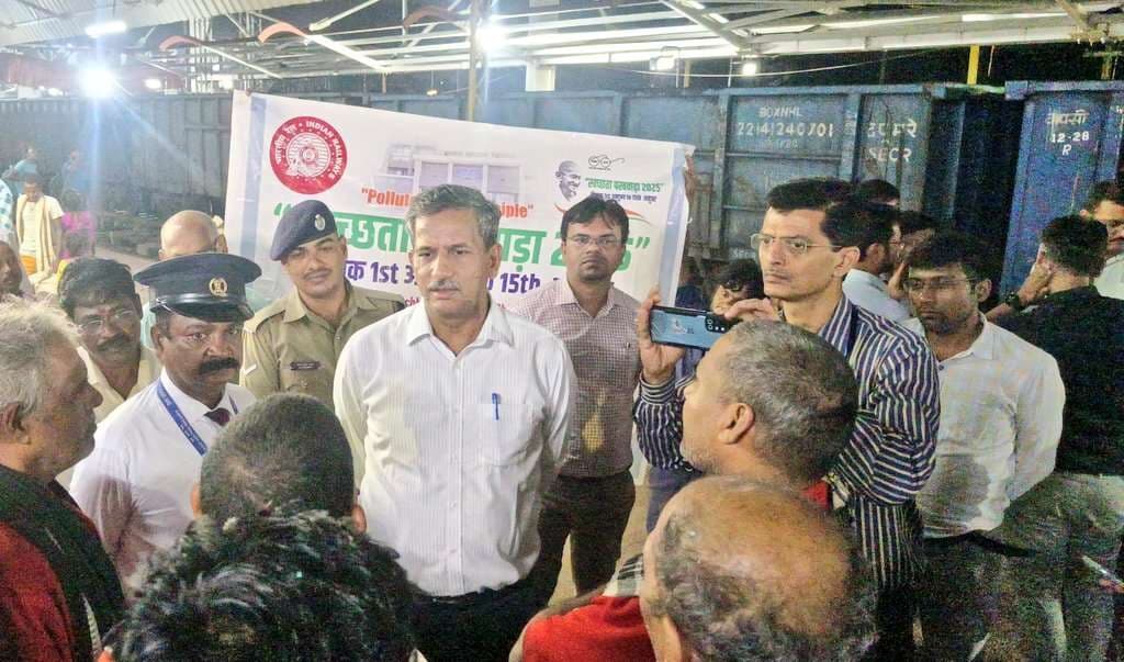 रेलवे आधुनिक तकनीक व सुविधाओं को दे रहा बढ़ावा