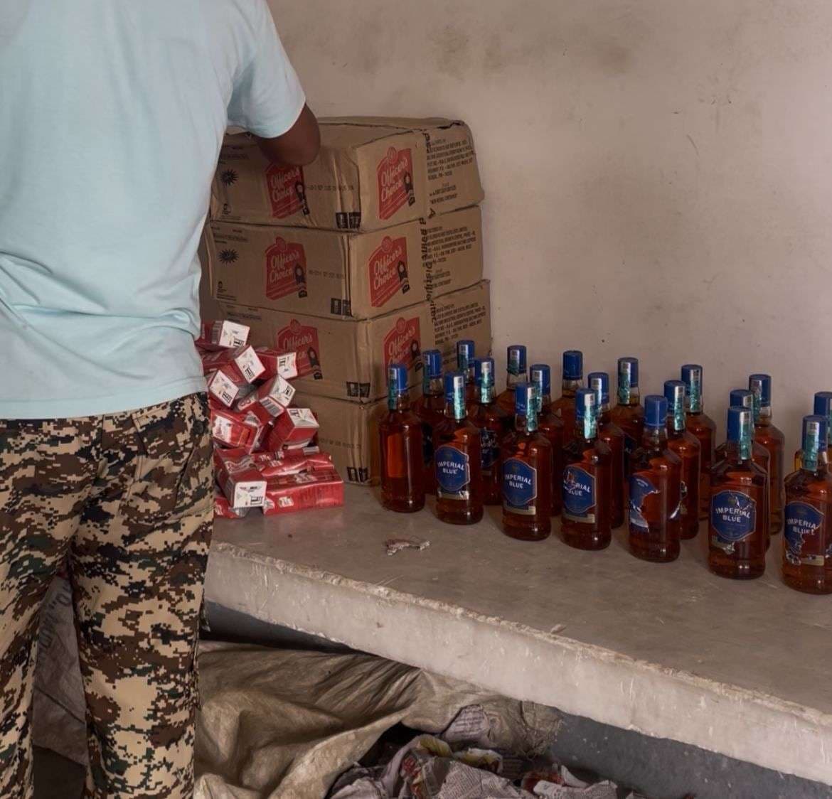 59 लीटर विदेशी शराब के साथ तस्कर गिरफ्तार