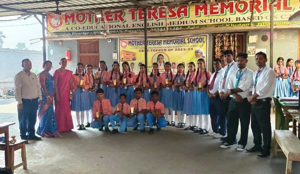 प्रतियोगिता में बच्चों ने बनाये आकर्षक दीये