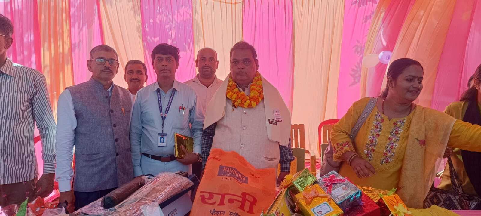 सेवानिवृत सहायक शिक्षक को दी भावभीनी विदाई