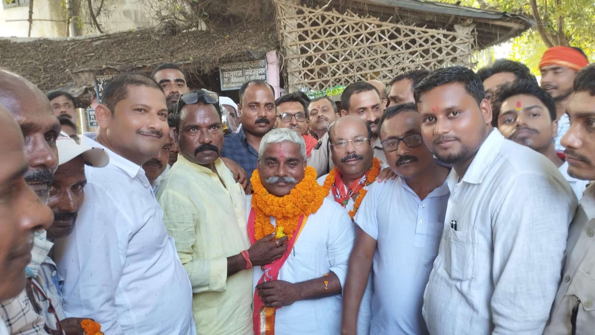 Samatipur : रोसड़ा से एनडीए प्रत्याशी वीरेंद्र ने किया नामांकन