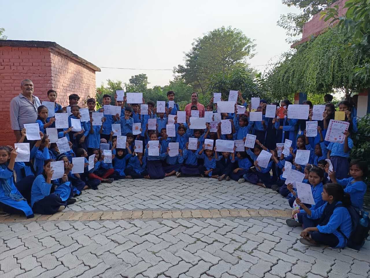 छात्रों ने अभिभावकों को मतदान के लिए किया प्रेरित