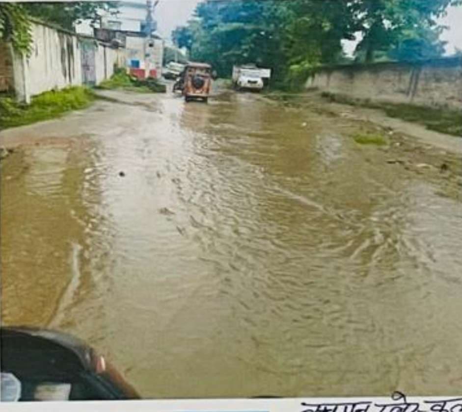 ककोड़वा चौक तक जाने वाली सड़क जर्जर