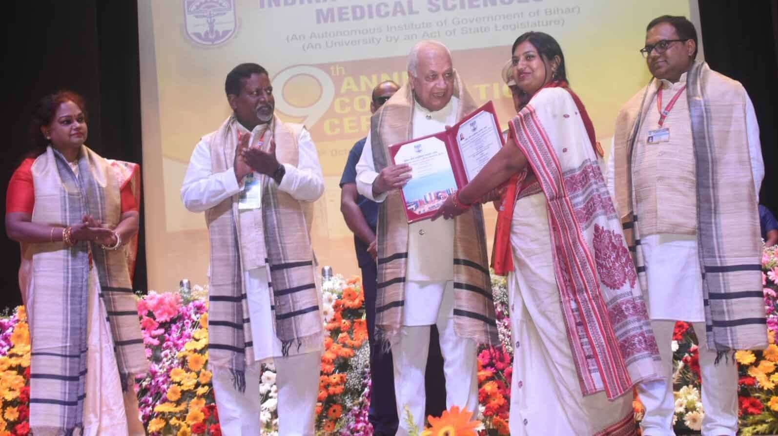 मानो गांव की बेटी डॉ प्राची प्रज्ञा ने बढ़ाया लखीसराय जिले का मान