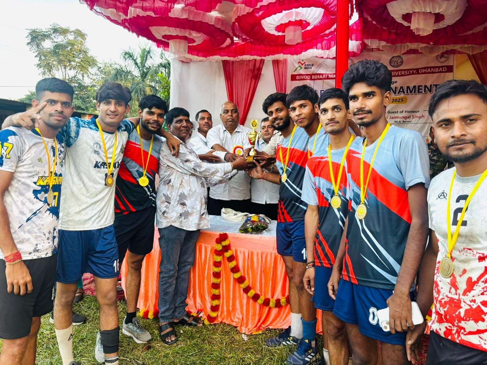 Dhanbad News: अंतर कॉलेज वॉलीबॉल टूर्नामेंट में पीके राय कॉलेज विजेता