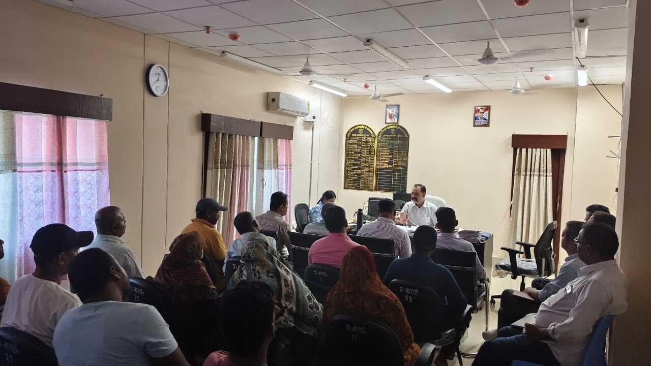 घर-घर जाकर वोटरों को किया जा रहा है जागरूक