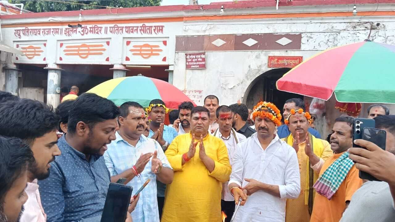 चकाई विधायक ने की फौजदारी दरबार में पूजा