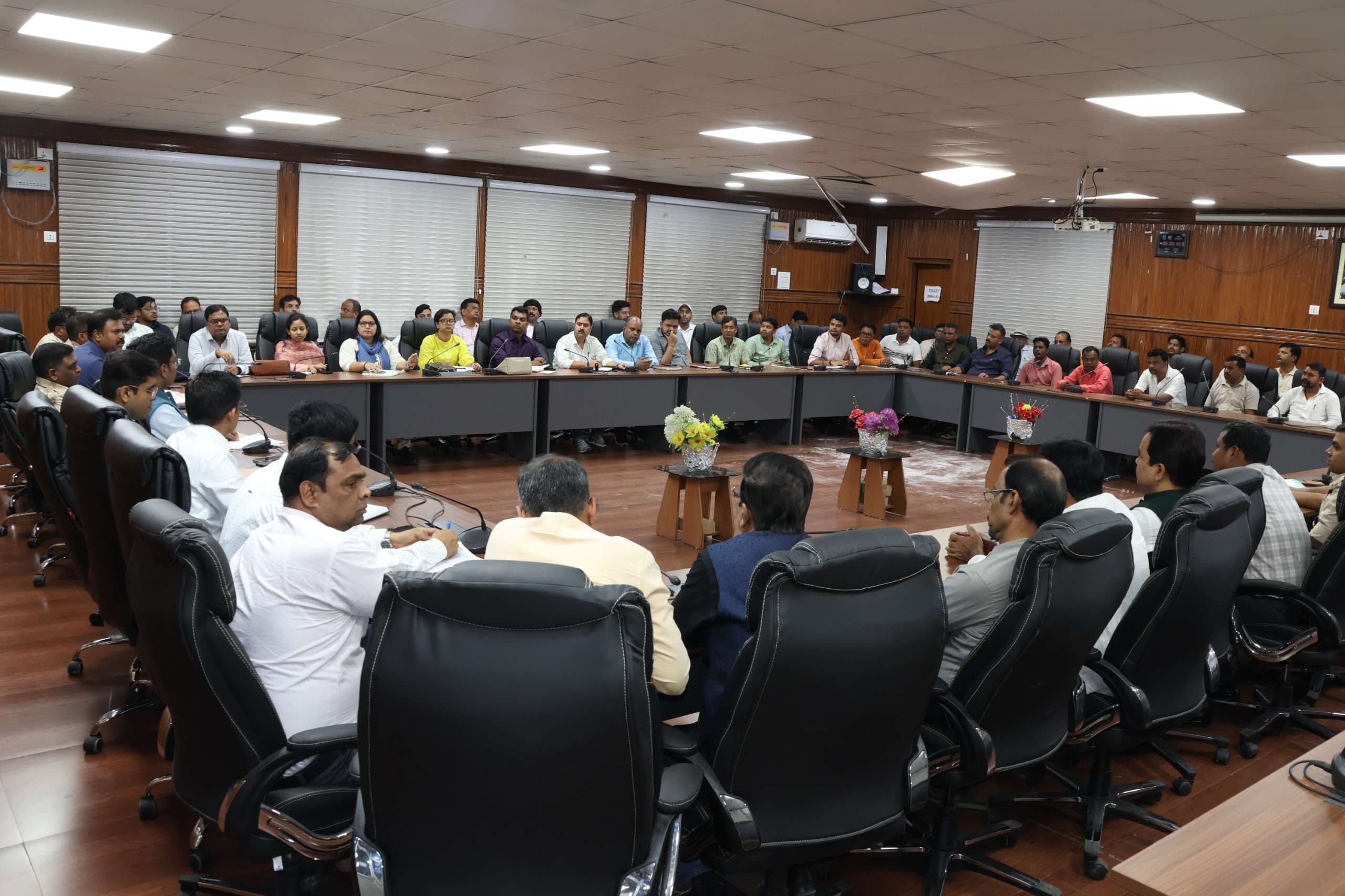 जिले में हर पटाखे दुकान पर अग्निशमन यंत्र रखें : डीसी