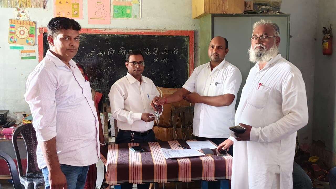 प्रधान शिक्षक ने विधालय में लिया पदभार