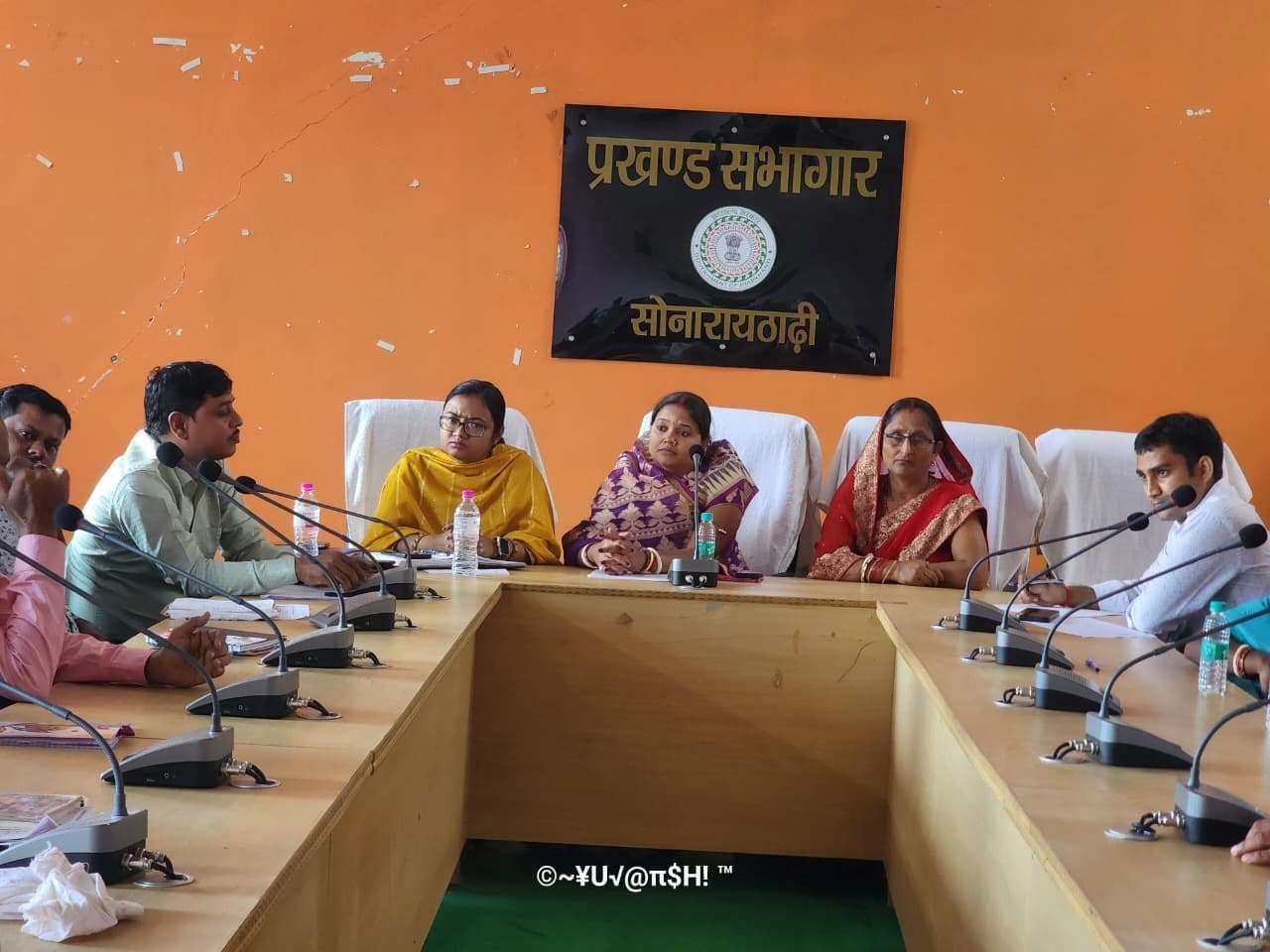 Deoghar news : जाति-आवासीय प्रमाण पत्र बनाने में हो रही देरी और पशुओं को नहीं दी जाने वैक्सीन का मुद्दा उठा