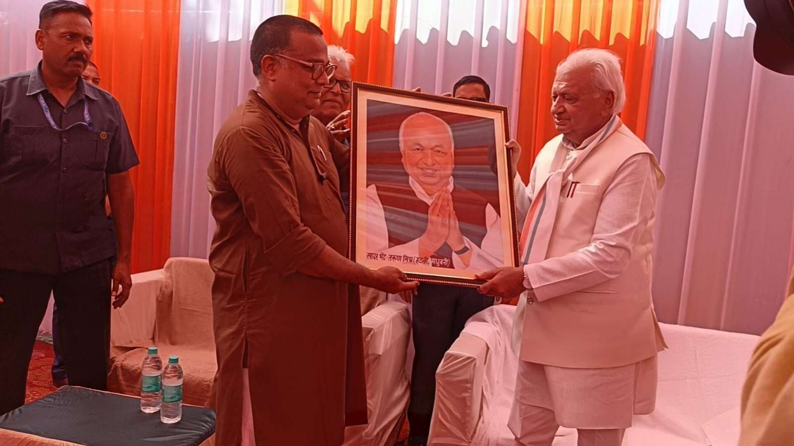 Madhubani News : हटनी गांव पहुंचे राज्यपाल आरिफ मोहम्मद खान, मिथिला परंपरा में हुआ स्वागत