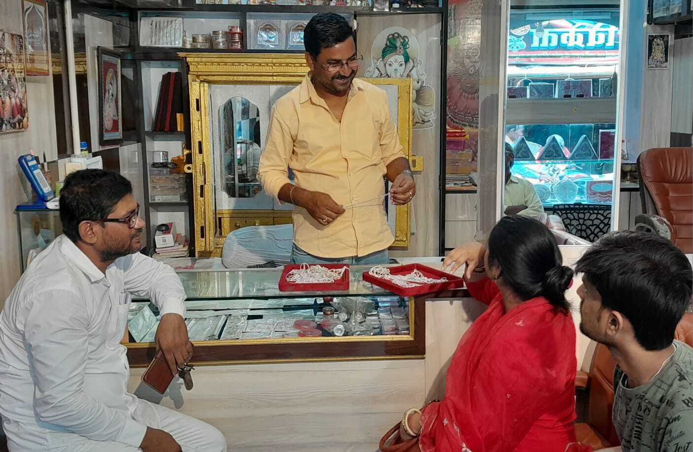 Madhubani News : ज्वेलरी खरीदना हुआ महंगा, सोने-चांदी की कीमत में आयी तेजी