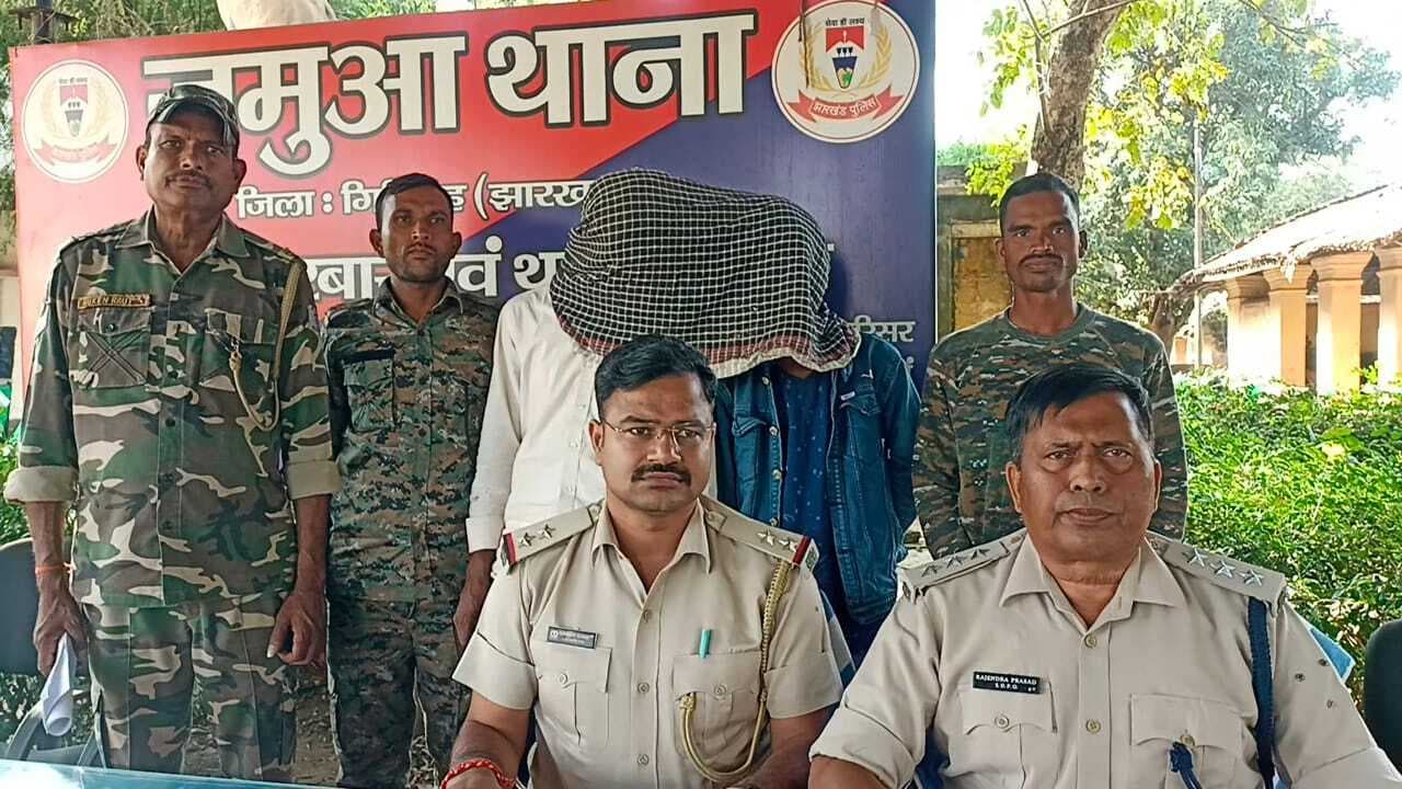 Giridih News :जमुआ में 45,000 के नकली नोट के साथ दो लोग गिरफ्तार, दो फरार