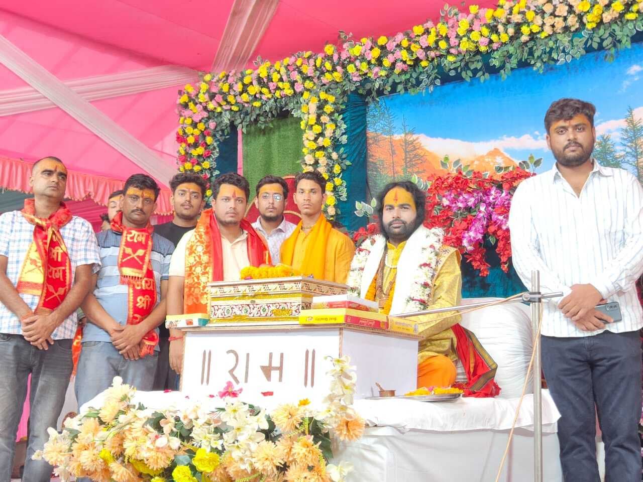 Darbhanga News: भगवान श्रीराम के राजतिलक की झांकी संग नौ दिवसीय श्रीराम कथा संपन्न