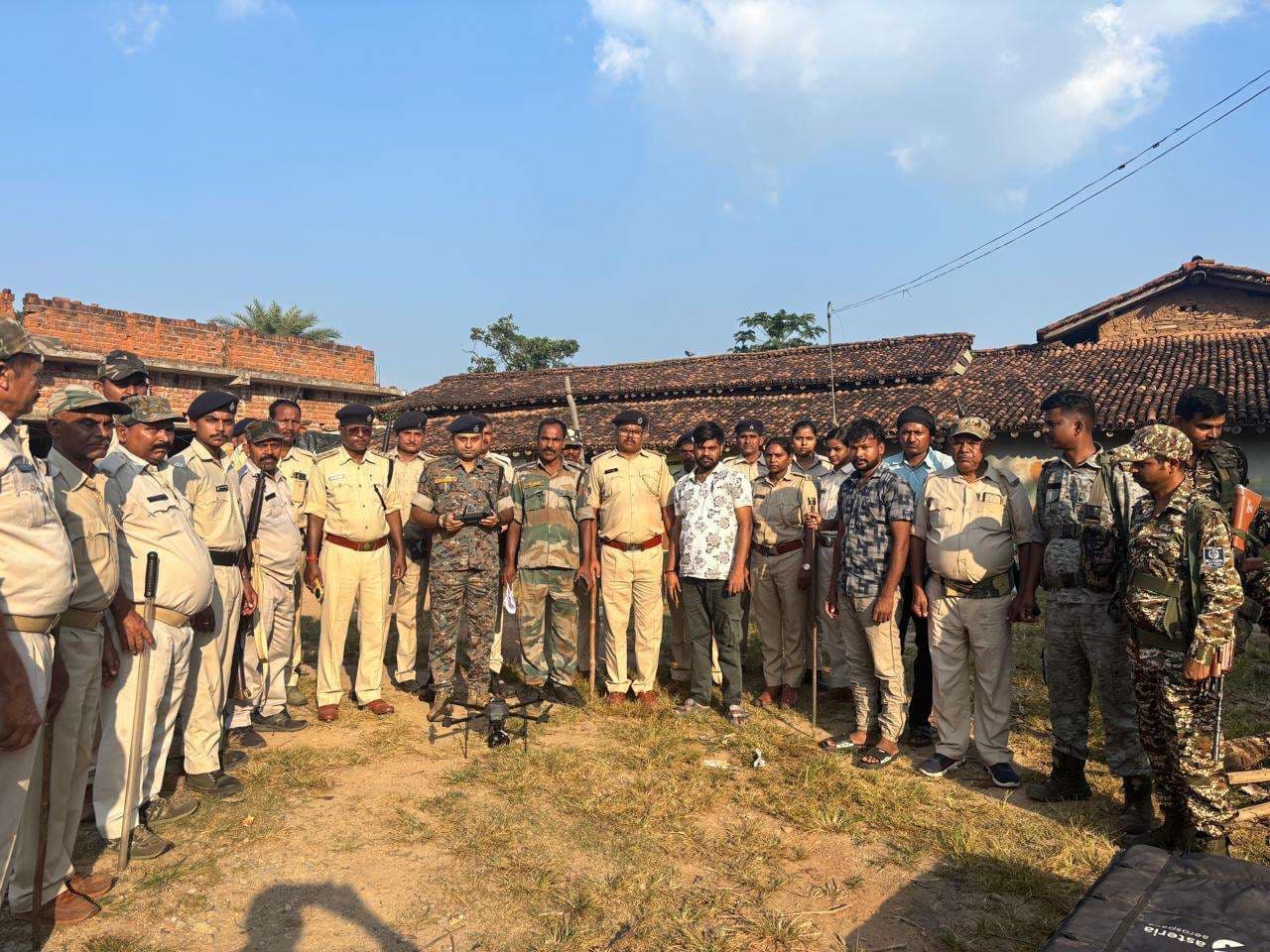 Giridih News :ड्रोन से ढूंढ़कर ध्वस्त की गयीं शराब की भट्ठियां, 210 लीटर देशी शराब जब्त