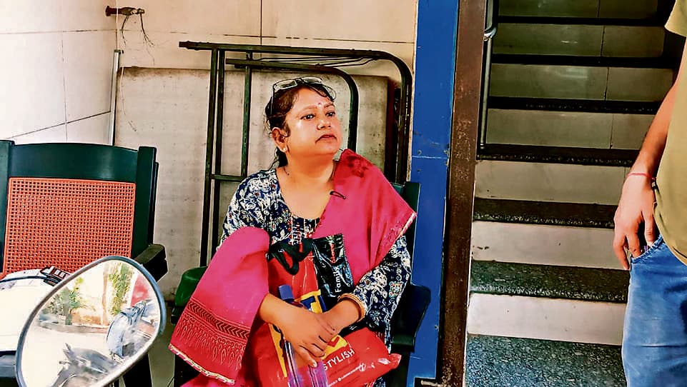 Chaibasa News : चक्रधरपुर : बाजार खरीदारी करने गयी महिला से सोने की चेन की ठगी